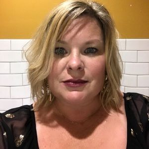 Meet your Posher, Suzanne